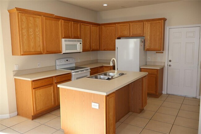 Building Photo - 4013 SW 51st Ct