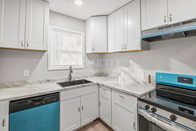 Building Photo - Westwood Beauty!!! Section 8 Welcomed !!!!