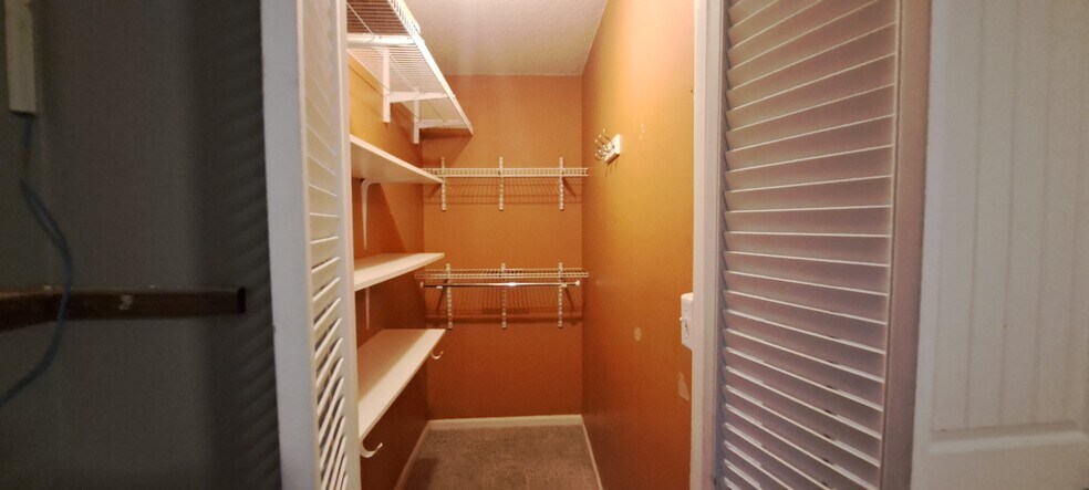 Building Photo - 2501 Saint Christopher Cir SW