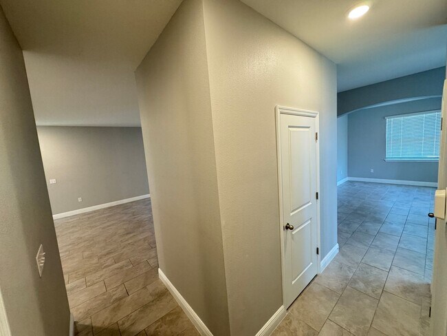 Building Photo - Available NOW!  Incredible, SPACIOUS 5 Bed...