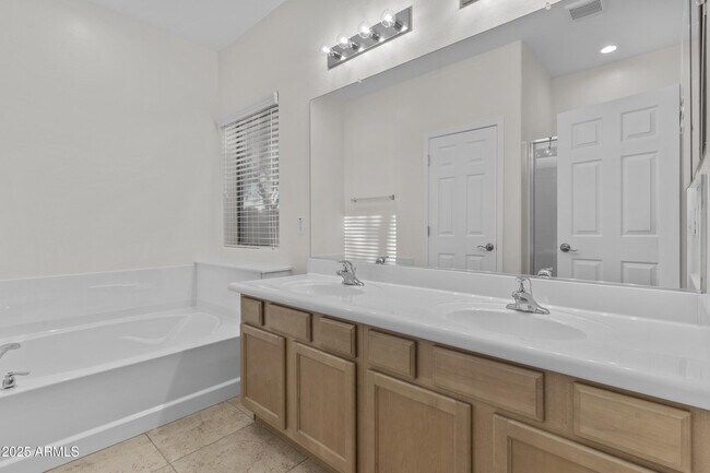 Building Photo - 8512 S 56th Ln