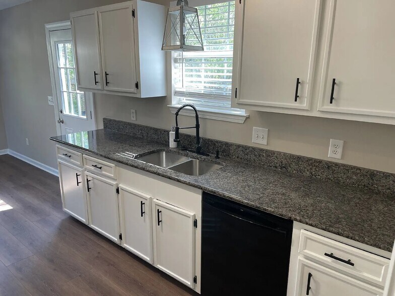 Building Photo - 103 Walnut Grove Cir
