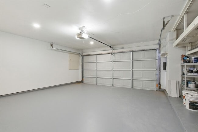 Building Photo - 6808 Beeman Dr