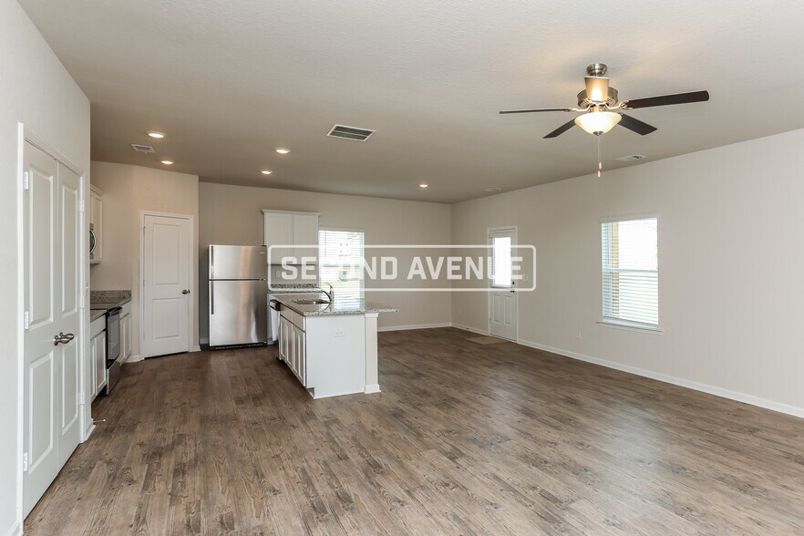 Building Photo - 571 Meadows Farm Dr