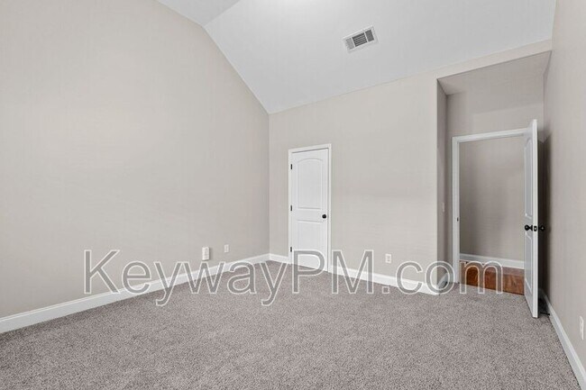 Building Photo - 716 Herrington Dr