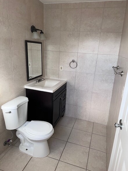 Building Photo - 1420 N 69th Way