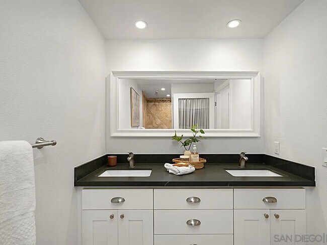 Building Photo - 620 State St