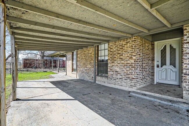 Building Photo - 226 E Pritchard Ln