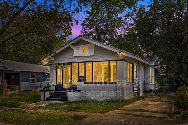 Primary Photo - 1657 Lee Ave SW