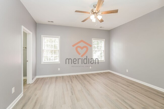 Building Photo - 4 bed / 4 bath ~ Move-in Today!