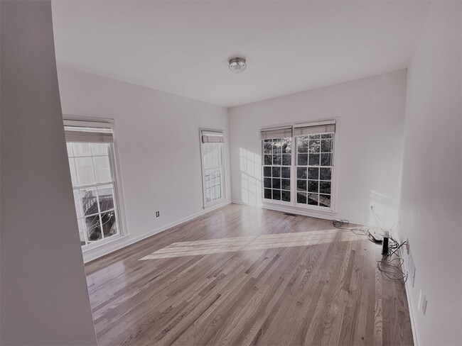 Building Photo - 10920 Donamere Dr