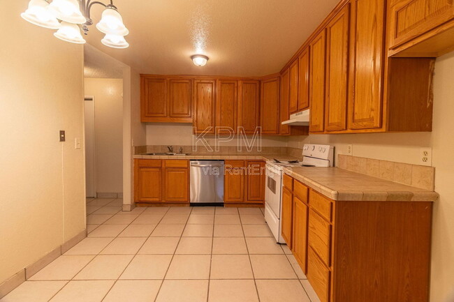 Building Photo - 2540 Banyan Dr