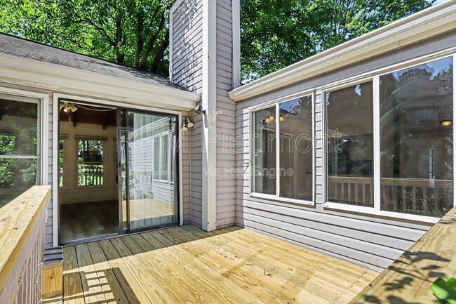Building Photo - 10475 Willow View Cir