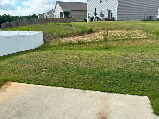 Building Photo - Room in Single Family Home on N Great White Way