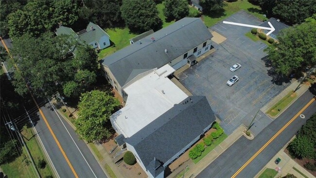 Building Photo - 175 Park Dr
