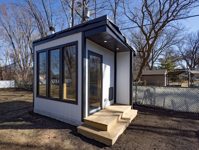 Building Photo - 20901 Catalpa St