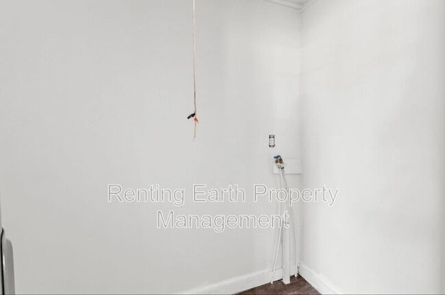 Building Photo - 628 Annie Laura Dr