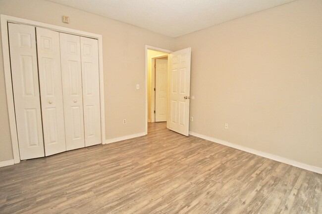 Building Photo - 2 Bedroom, 2 Bath Condo at Village Creek -...