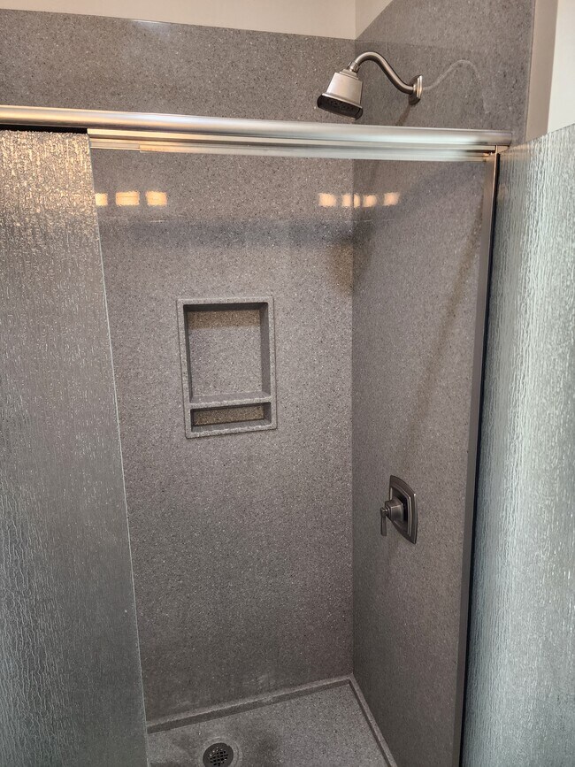 Walk-in shower - 328 4th St