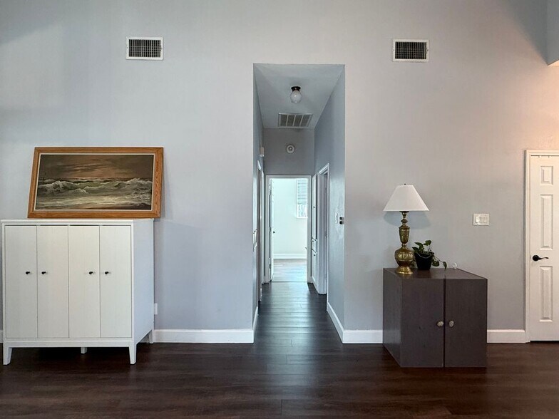 Building Photo - 2205 Tanglevine Dr