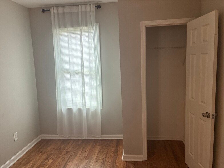 Building Photo - Room in Single Family Home on Mayson Turner Rd NW