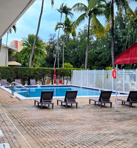 Building Photo - 3660 NE 166th St