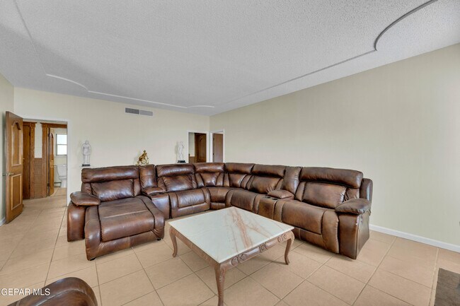 Building Photo - 2153 Trawood Dr