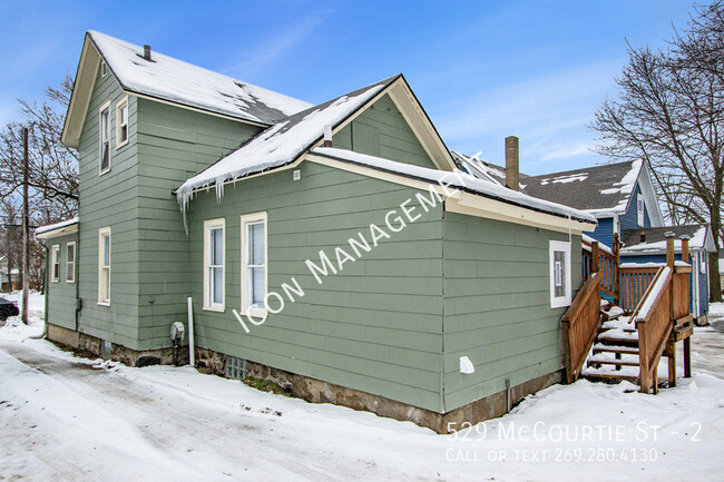 Building Photo - In unit private laundry