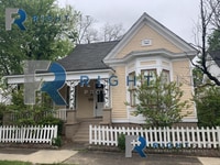 Building Photo - Charming historical home