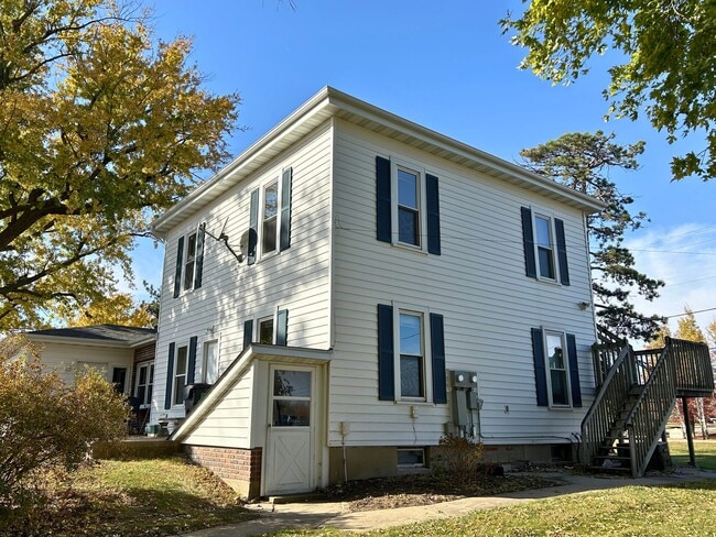 Building Photo - 5212 Lincoln Way