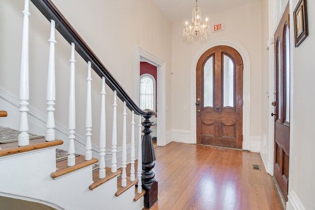 Building Photo - 629 Greene St