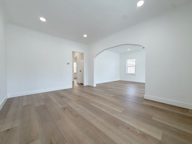 Building Photo - Alhambra Dr