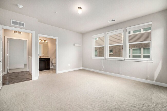 Building Photo - Amazing WesTown Condo with Garage Availabl...