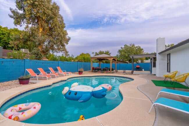 Building Photo - Downtown Gilbert Boho-Oasis|Pool|Gazebo|Ga...