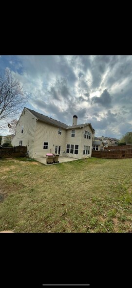 Building Photo - 3925 Silver Springs Rd