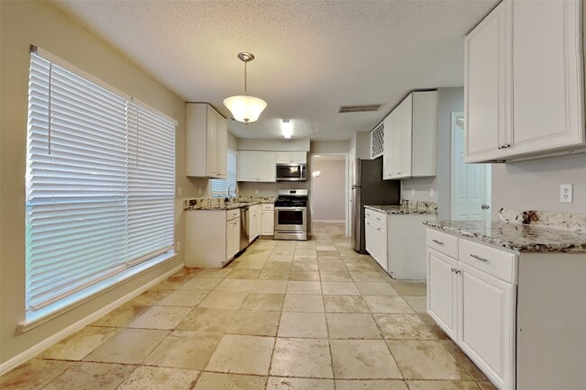 Building Photo - 17322 Harmony Hill Dr