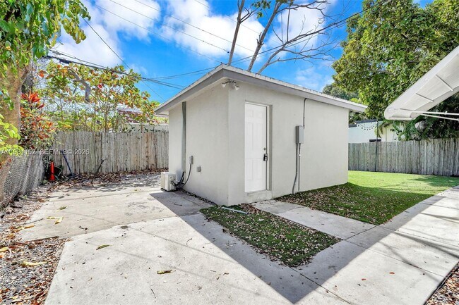 Building Photo - 52 NW 47th Terrace