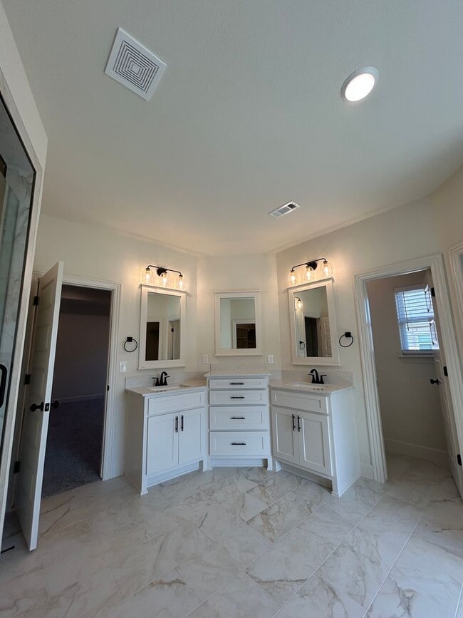 Building Photo - Spacious 4 Bed, 2.5 Bath Home in Pea Ridge!