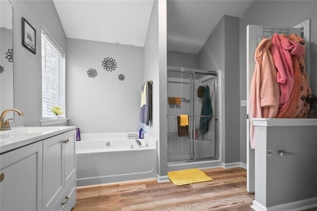 Building Photo - 1464 Gates Cir SE