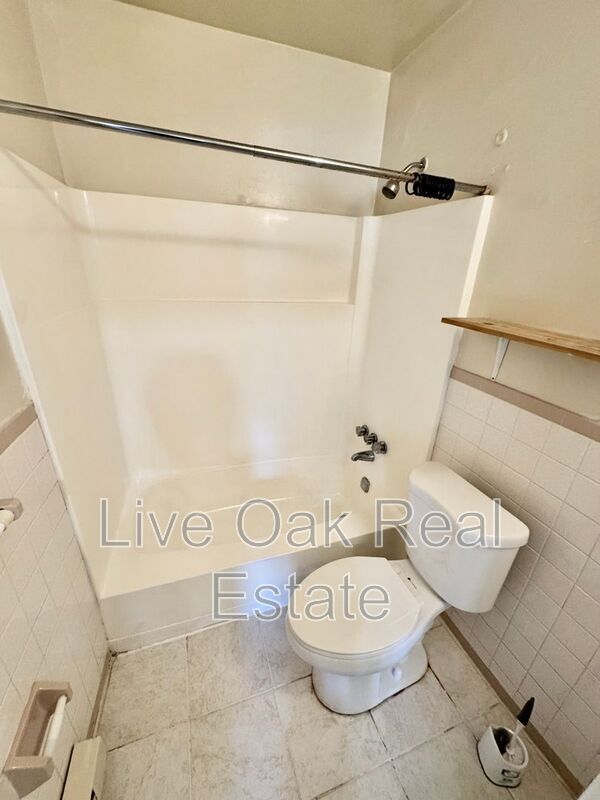 Building Photo - 110 S Corwood Ave