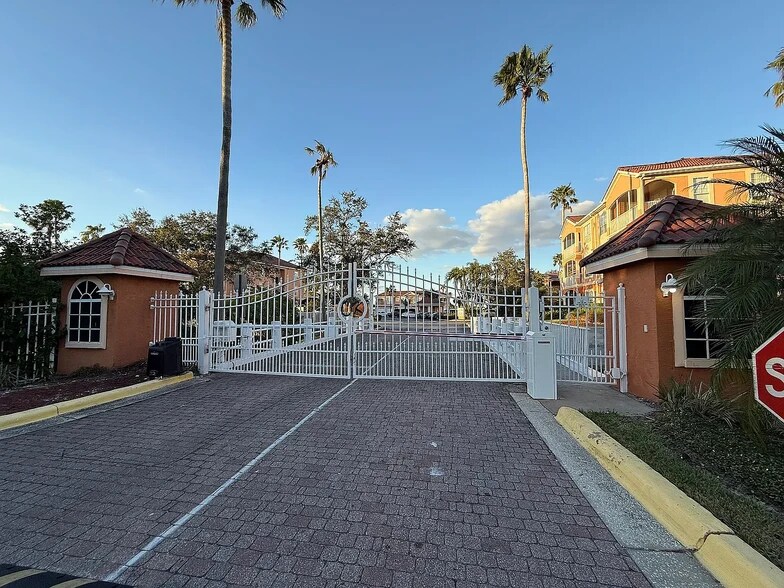 Building Photo - 5000 Culbreath Key Way