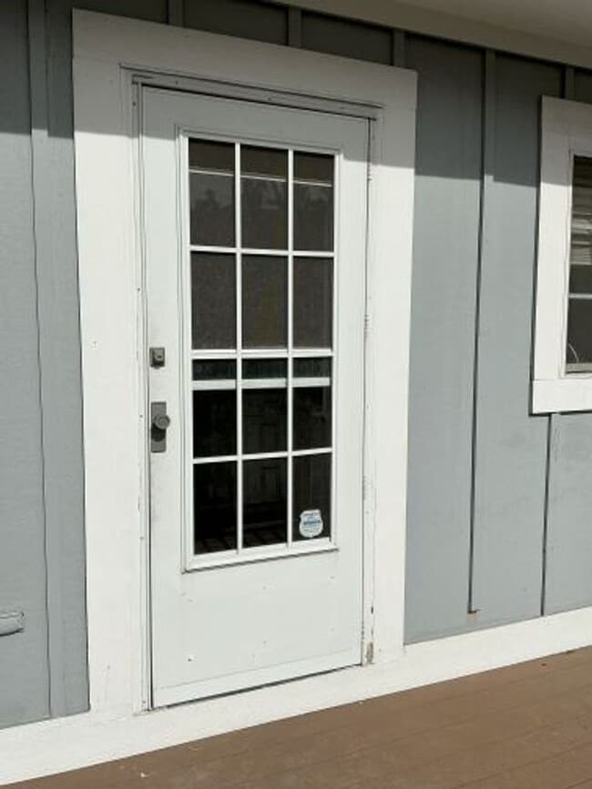 Building Photo - **Newly Upgraded Townhome**