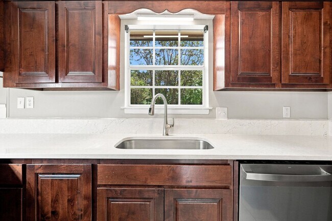 Building Photo - 1510 Royal Palm Dr