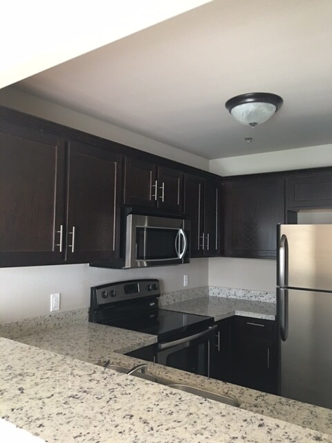 Building Photo - The Village at The Lakes