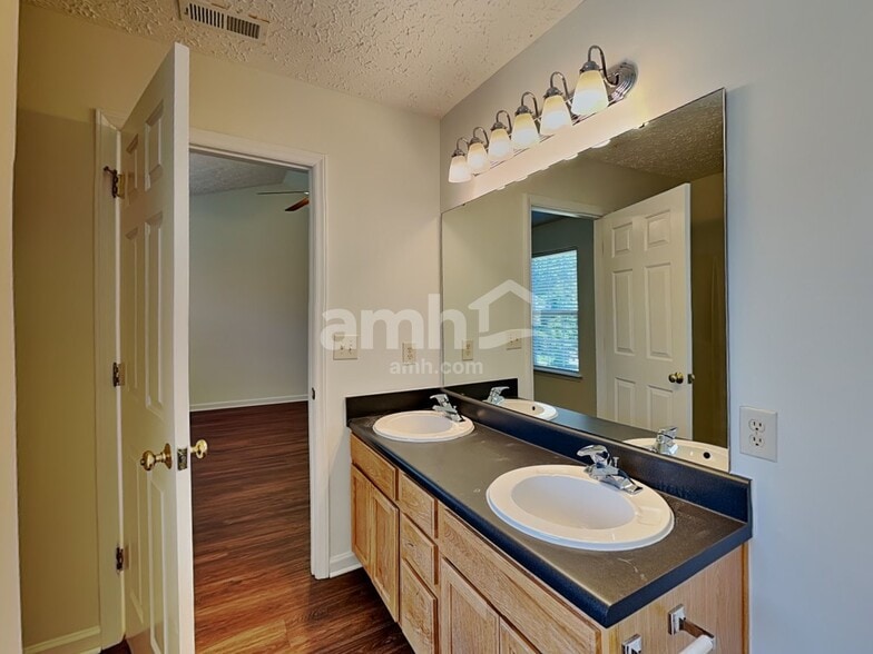 Building Photo - 7221 Fribourg Ct