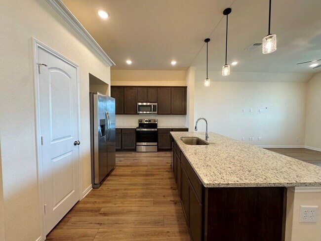 Building Photo - 5115 Leaning Tree