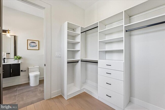 Building Photo - 4428 Albemarle St NW