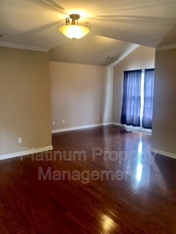 Building Photo - 3335 Woodside Ct