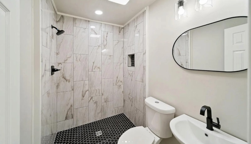 Building Photo - 610 W Fairview St