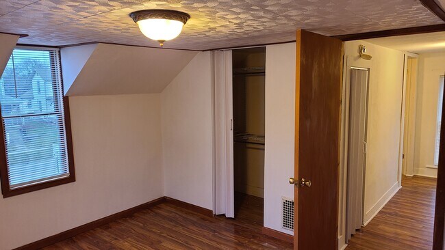 Building Photo - 422 N Ottokee St